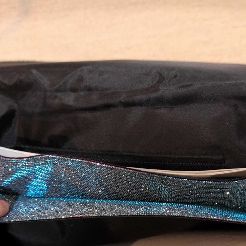 No Boundaries Glittery Silver Clutch